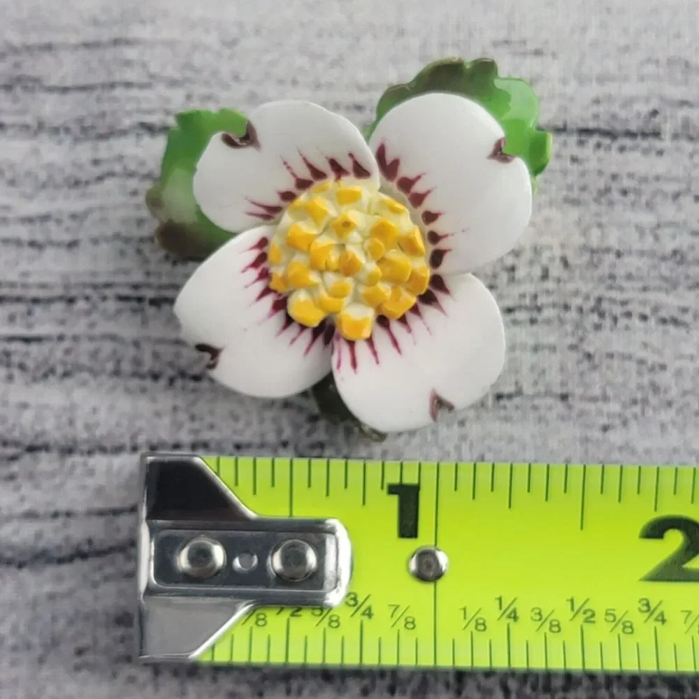 Vintage Cara China Staffordshire White and Purple Flower Brooch Made In England - Picture 3 of 5